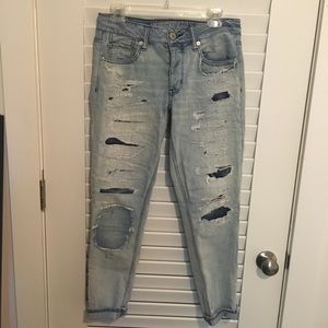 AEO American Eagle distressed tomgirl jeans